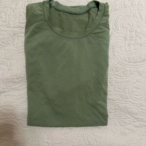 Men's Lululemon Green T-Shirt